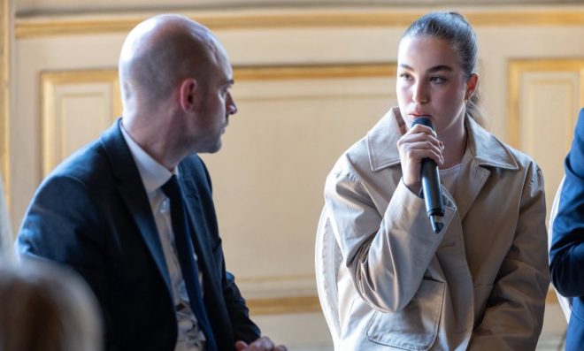 Breaking: French Minister's Shocking Behavior During Hostage Talks! — Israeli hostage crisis 2025, French Foreign Minister behavior, Agam Berger meeting details
