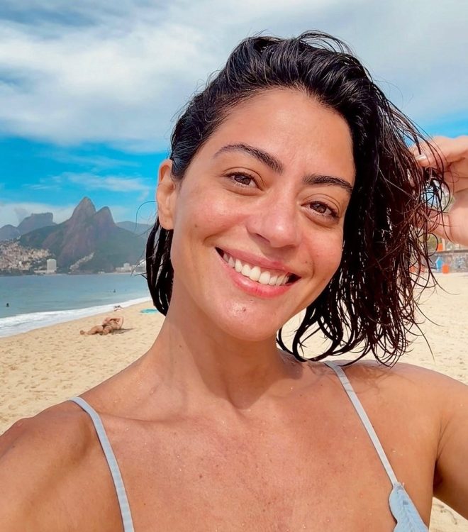 Carol Castro DETONA: Virgínia Fonseca, Rainha Controversial da Grande Rio! — Carol Castro crítica Virgínia Fonseca, Grande Rio enredo desigualdade, Manguebeat Carnaval 2025