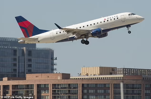 Chaos at Reagan: Black Hawk Forces Planes to Abort Landings! — aviation emergency news, airport landing incidents, helicopter flight safety 2025