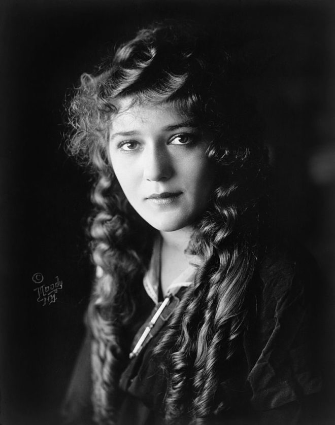 Death of Mary Pickford: Pioneering Actress Passes Away at 87