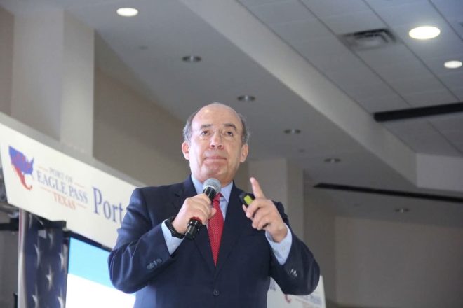 Eagle Pass Summit: Controversial Speaker on Day of First American Pope