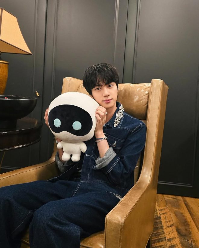 Exclusive: BTS Jin's New York Diary Sparks Love Controversy! — Instagram Stories, BTS Concert Highlights, Travel Photography