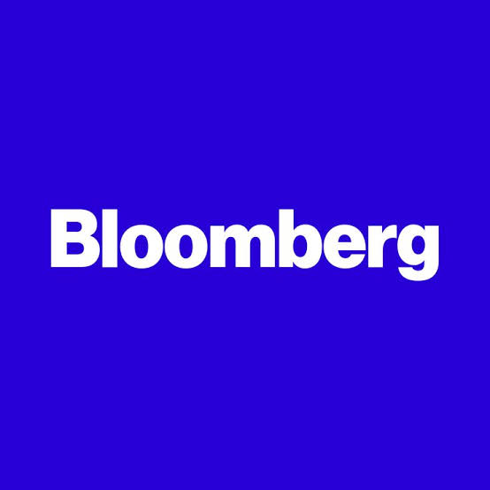Gold's Fall: $2.8B Outflows as Investors Flee to Bitcoin! —  Investors shifting to Bitcoin, Gold investment trends 2025, Cryptocurrency market analysis