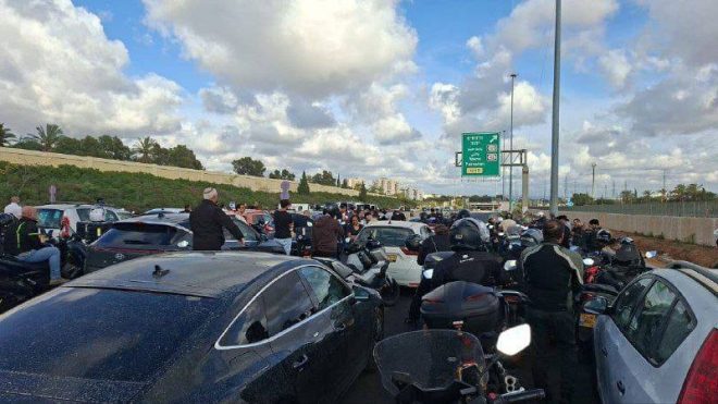 Israeli Police Block Highway 431 Over Suspicious IED Wrapped in Flag