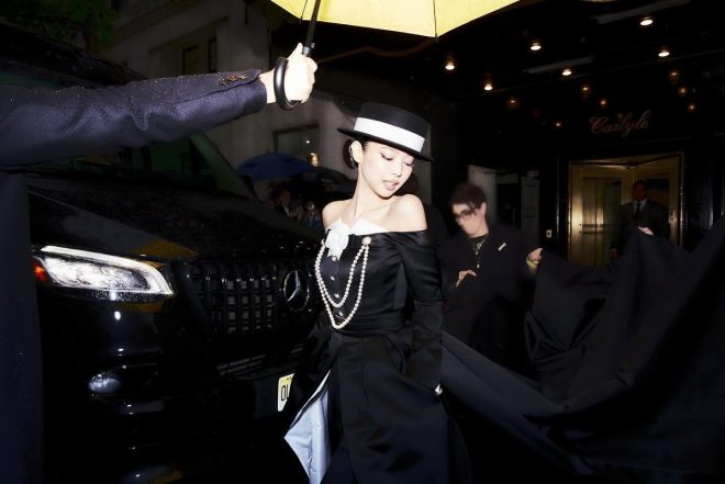 JENNIE's Chanel Met Gala Look Sparks Outrage and Debate!