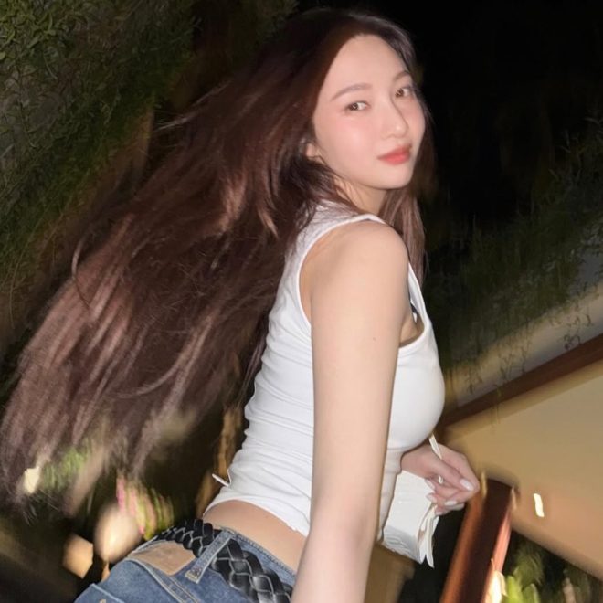 "Joy Teases Shocking New Album as HELLO Celebrates 4 Years! 🔥"
4JoyfulYearsWithHello
JOY
조이
@RVsmtown — Joy solo album celebration, Red Velvet Joy anniversary, solo artist Joy 2025