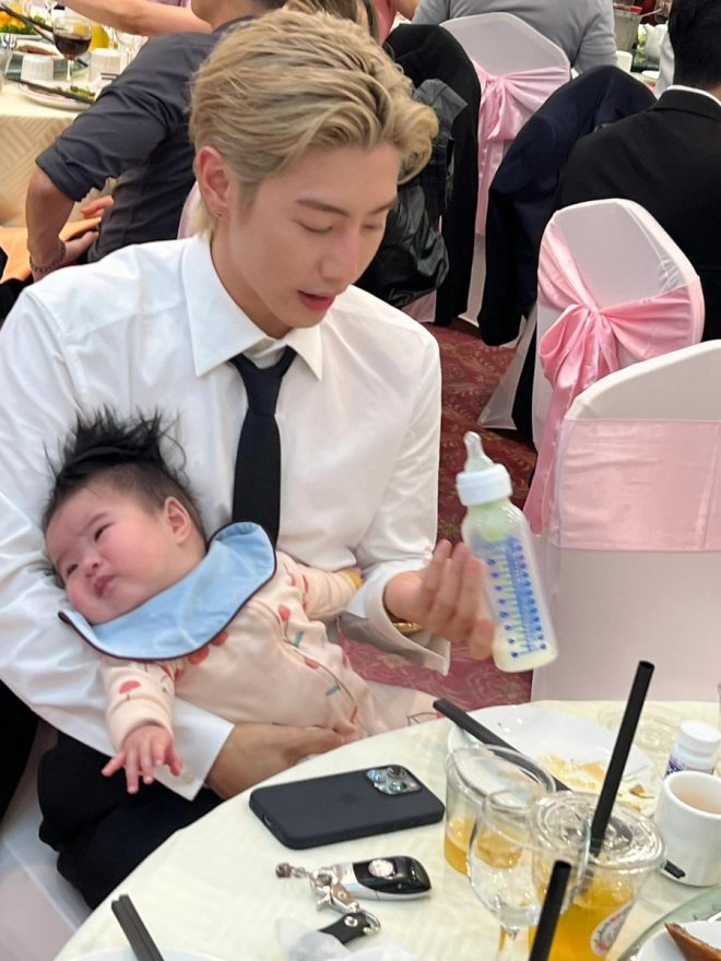 "Super handsome man Mark Tuan spotted cradling mystery baby - scandalous new development shocks fans! #MARK #MarkTuan #段宜恩 @marktuan @DNAmngmnt" —  Handsome K-pop idol, Baby-faced heartthrob, Young and charming superstarst be 2025, though adding the year is not mandatory.[/gpt3]