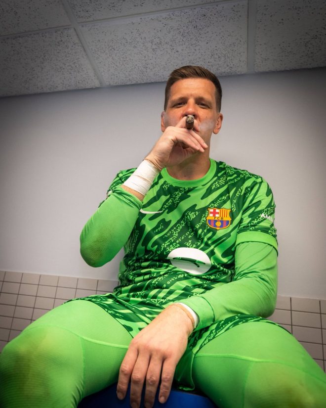 🚨 Szczesny Shocks Fans: Why He Chose to Stay at Juventus! — Szczesny contract renewal news, football transfer updates 2025, Juventus player news