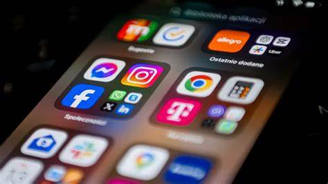 Texas Rep. Patterson: Social Media Is a "Dangerous Product" for Kids