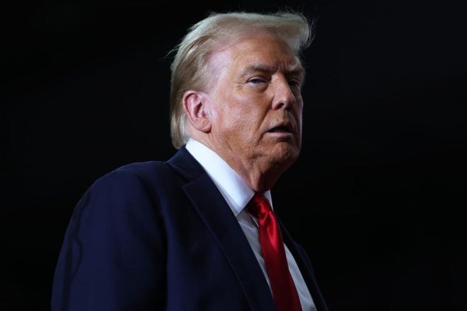 Trump's Bold Threat: Sanctions on Moscow If Peace Talks Collapse? — Trump sanctions Moscow, peace talks Russia, 2025 international relations