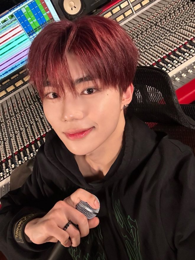 ZEROSE's Shocking Connection to GUNWOOK: What Fans Don't Know!
ZEROSE in ZB1's Orbit: Behind the Scenes of the Controversy! — ZEROBASEONE news, GUNWOOK updates, ZB1 fan community