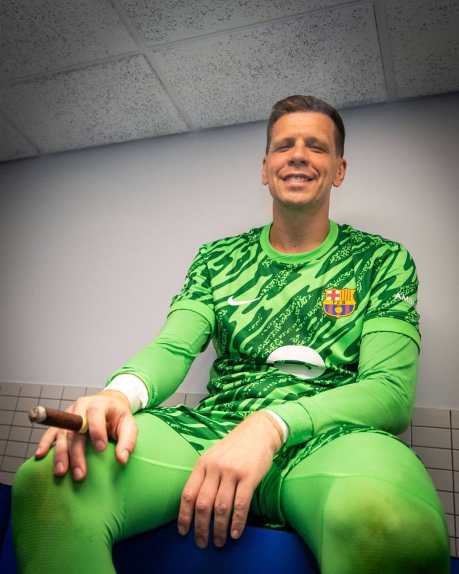 🚨| 𝐁𝐑𝐄𝐀𝐊𝐈𝐍𝐆: Szczesny's Shocking Barça Renewal Shakes Football! fcblive —  Szczesny transfer news, Barça contract extension, football rumors 2025