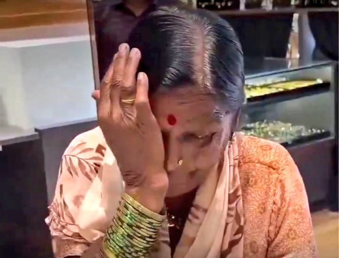93-Year-Old's Heartwarming Gesture Leaves Everyone Speechless! — heartwarming elderly couple story, emotional jewelry shop encounter, generous jeweler heartwarming gesture