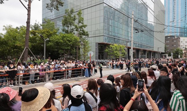 ARMYs Storm HYBE: Epic Welcome for RM & V’s Return! — BTS Members Return, HYBE Celebrations 2025, K-Pop Fan Gatherings