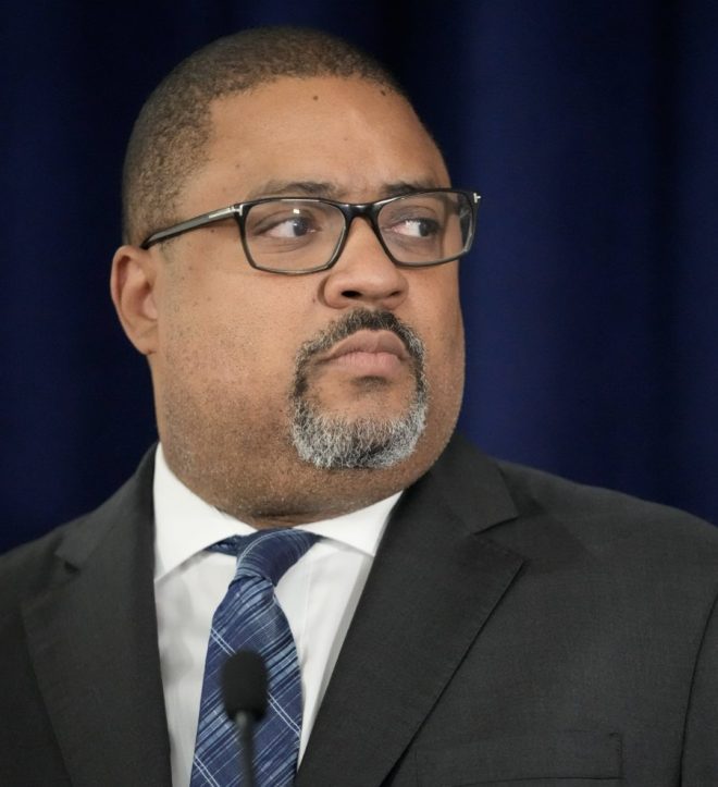 "Alvin Bragg Defeats Trump Ally in Shocking Democratic Primary Upset!" — Alvin Bragg Democratic victory, Trump challenger Alvin Bragg