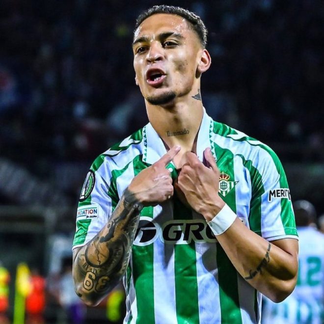Antony Shocks Fans: Prioritizes Betis Over Manchester United! — Antony transfer news, Real Betis football updates, Manchester United player movements