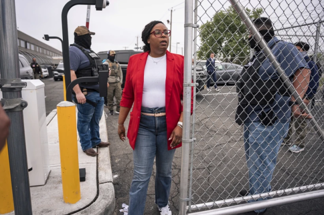 BREAKING: Democrat Rep. LaMonica McIver to Be Arraigned Today - Facing Up to 8 Years in Prison. LOCK HER UP! — Democratic congresswoman arraigned, Federal officials assault charges
Political scandal, Lawmaker prison sentence