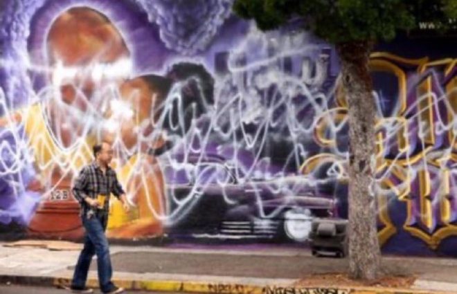 BREAKING: Kobe Mural Defaced by Anti-ICE Rioters! — Democrat protests Los Angeles, Kobe Bryant mural controversy, anti-ICE activism 2025