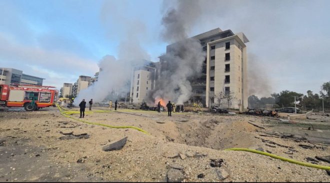 Beersheba Hit: Iranian Missile Leaves Massive Crater! — Iran missile strike news, Beersheba explosion impact 2025