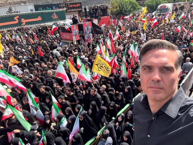 Breaking: CNN Journalist's Selfie Sparks Outrage in Iran! — Iranian Protests 2025, CNN Journalist in Iran, Social Media Activism 2025