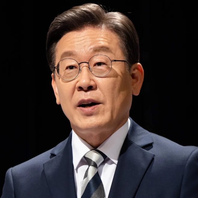 Breaking: South Korea's Shocking Crypto ETF Approval Ahead! — Bitcoin ETF approval, South Korea crypto regulations, 2025 cryptocurrency investments