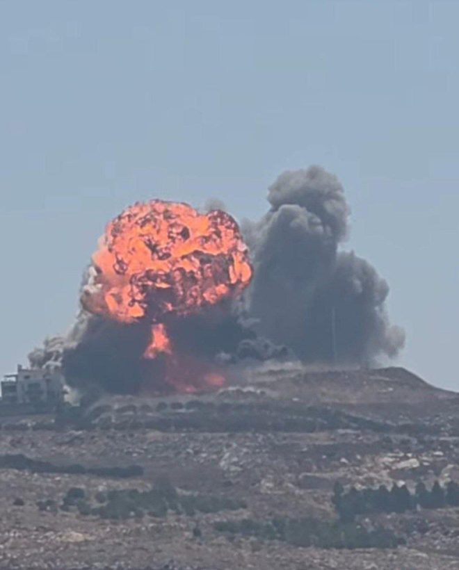 Ceasefire Shattered: Israel Strikes Lebanon's Hills! — Israeli airstrikes Lebanon news, Southern Lebanon conflict updates, Ceasefire violation reports 2025