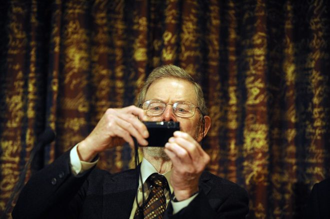 Death of Renowned Scientist George E. Smith at Age 95