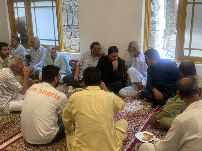 Delegation Visits Chooridaz Family to Offer Condolences on Death