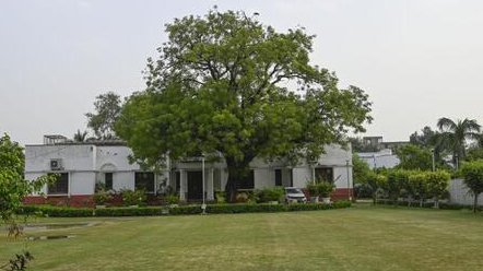 Delhi CM's Luxury Bungalow Choice Sparks Outrage! —  Latest News, Delhi Government Updates, Political Developments 2025