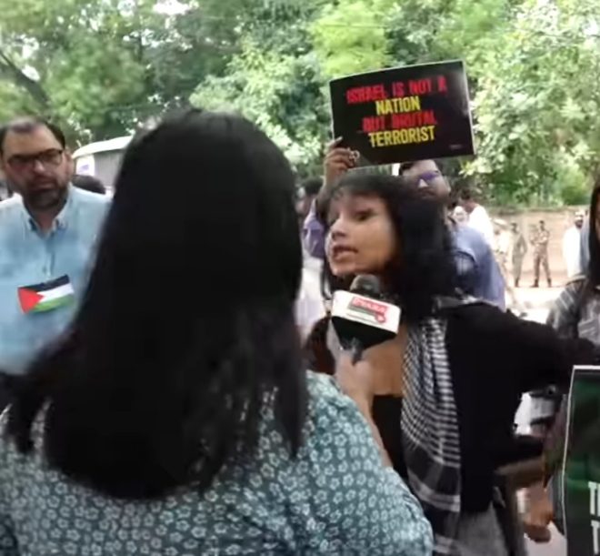 Delhi Girl Sparks Outrage at Jantar Mantar: "Free Palestine!"
Reporter Confronts, Ignites Debate on Global Issues! — Protests in Delhi, Youth Activism India, Media Accountability 2025