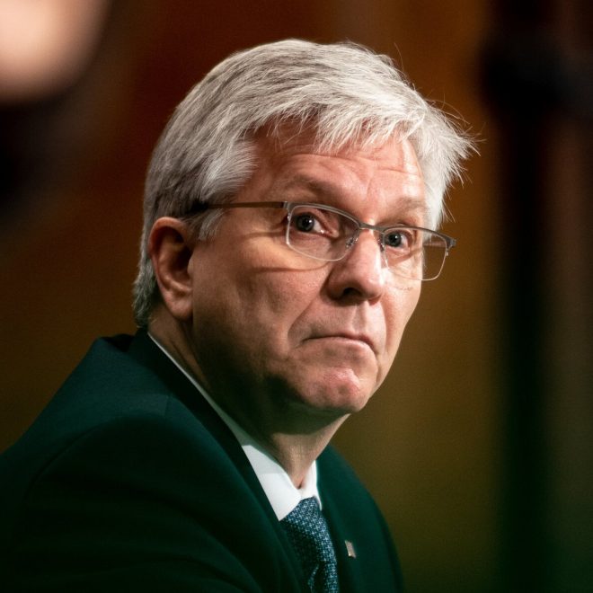 Fed Governor Sparks Debate: Cut Rates or Risk Inflation? — interest rate cuts, inflation impact analysis, Federal Reserve policy changes