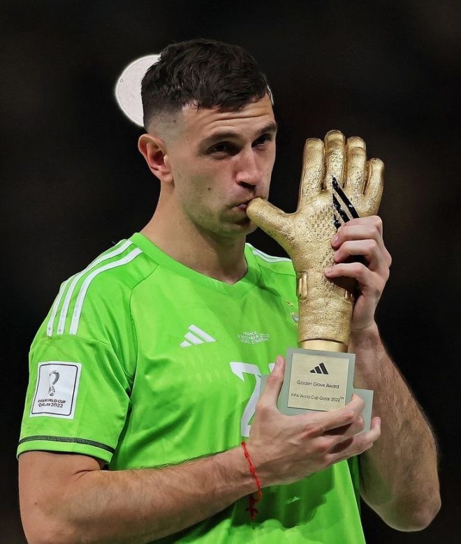 Galatasaray's Shocking Bid for Aston Villa's Star Keeper! — Galatasaray transfer news, Emi Martínez transfer rumors, Aston Villa goalkeeper updates
