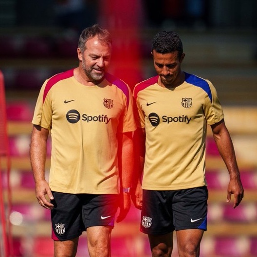 Hansi Flick's Shocking Move: Thiago Returns, But Why? — Hansi Flick coaching news, Thiago Alcantara role in coaching, Bayern Munich staff updates