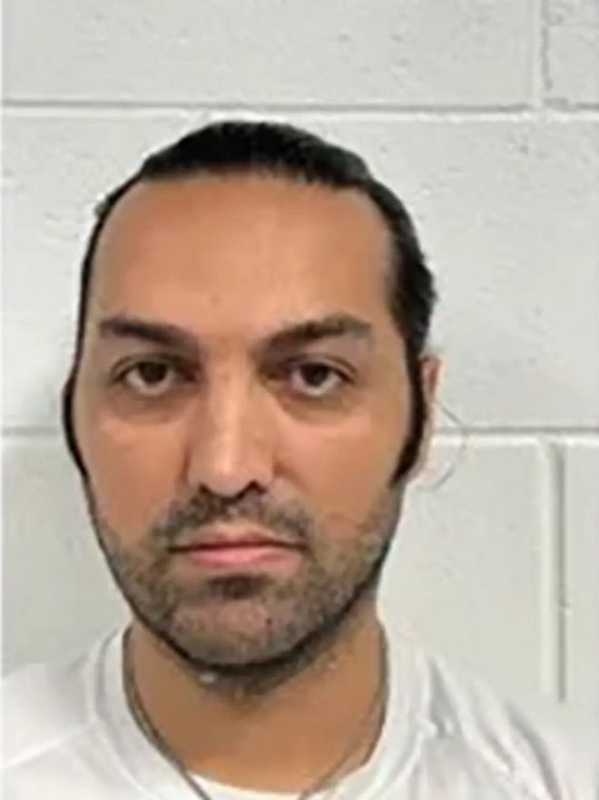 ICE Arrests Iranian Couple: Deportation Drama Unfolds! — Iranian deportation case, ICE arrest Arizona, immigration enforcement controversy