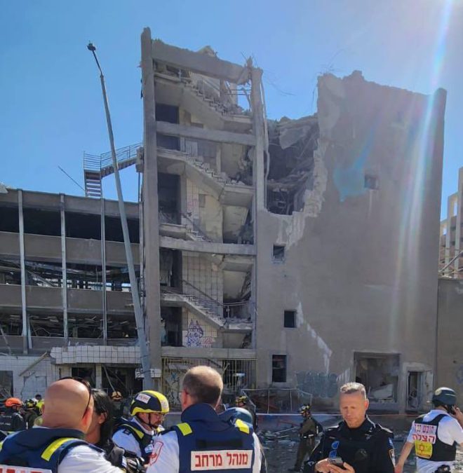 Iran unleashes 17th wave of attacks on Israel - shocking footage and details revealed! — Iranian aggression against Israel, Middle East conflict updates, Military conflict in the Middle East