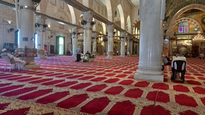Israeli Forces Block Worshippers: Al-Aqsa Mosque Crisis Deepens! —  Al-Aqsa Mosque tensions, Jerusalem worshippers access issues, Israeli military restrictions 2025