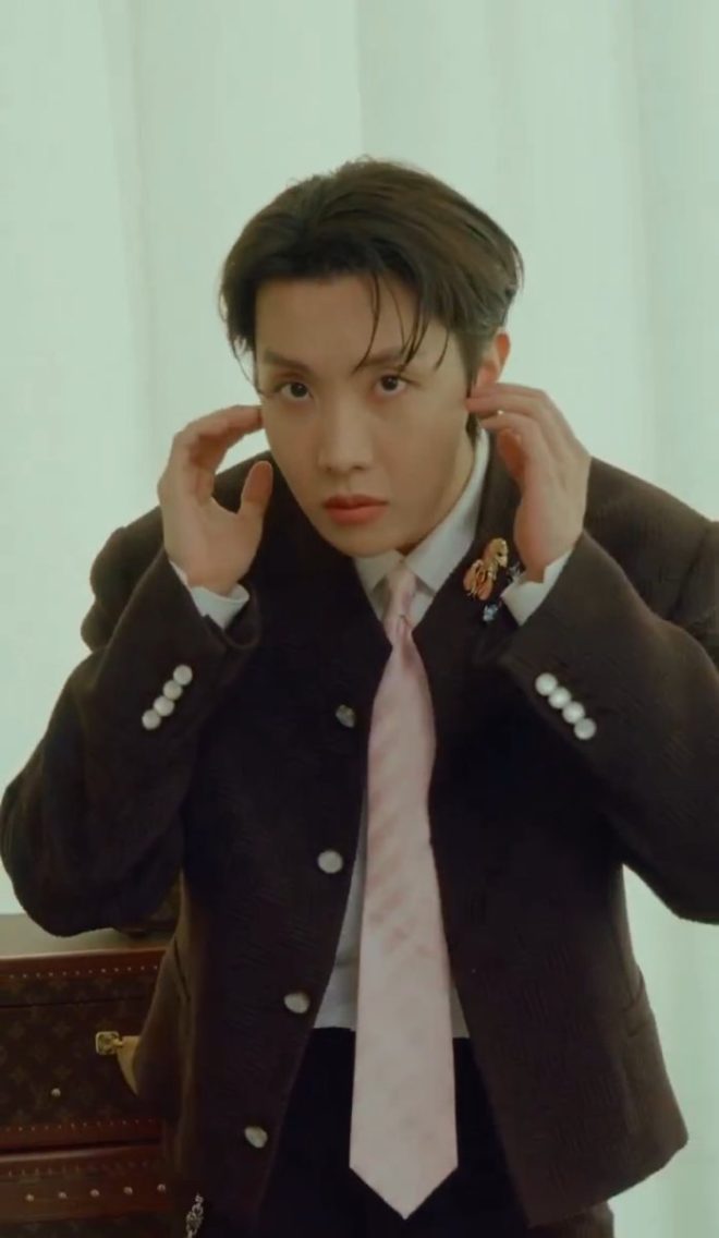 J-Hope Stuns at Louis Vuitton: Fashion's New King? 😱 — J-Hope Fashion Icon, J-Hope Louis Vuitton 2025