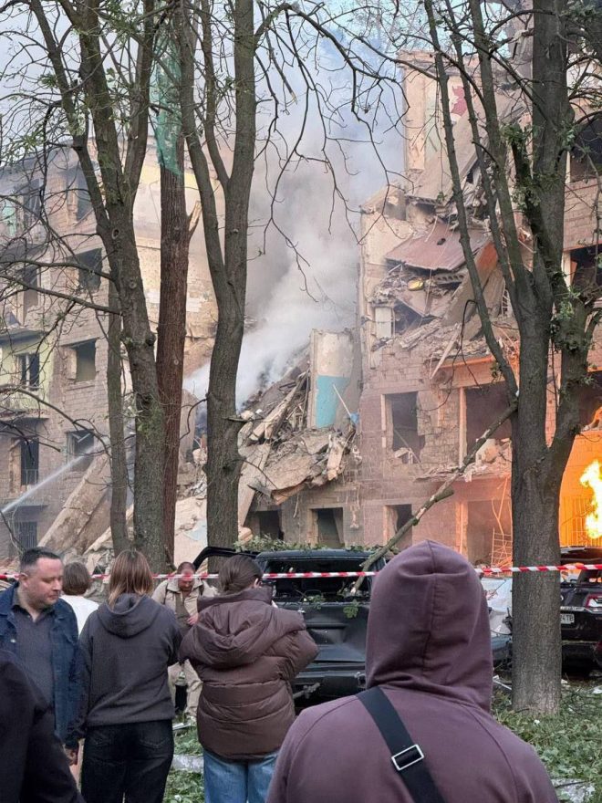 Kyiv Attack: Innocent Lives Buried Under Rubble! — Kyiv residential building attack, civilians trapped in Kyiv rubble, destruction in Kyiv city center