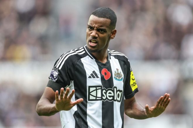"Manchester United shakes up transfer market by joining Liverpool & Arsenal in pursuit of Alexander Isak! 💥🚨" — Alexander Isak transfer news, Premier League transfer rumors