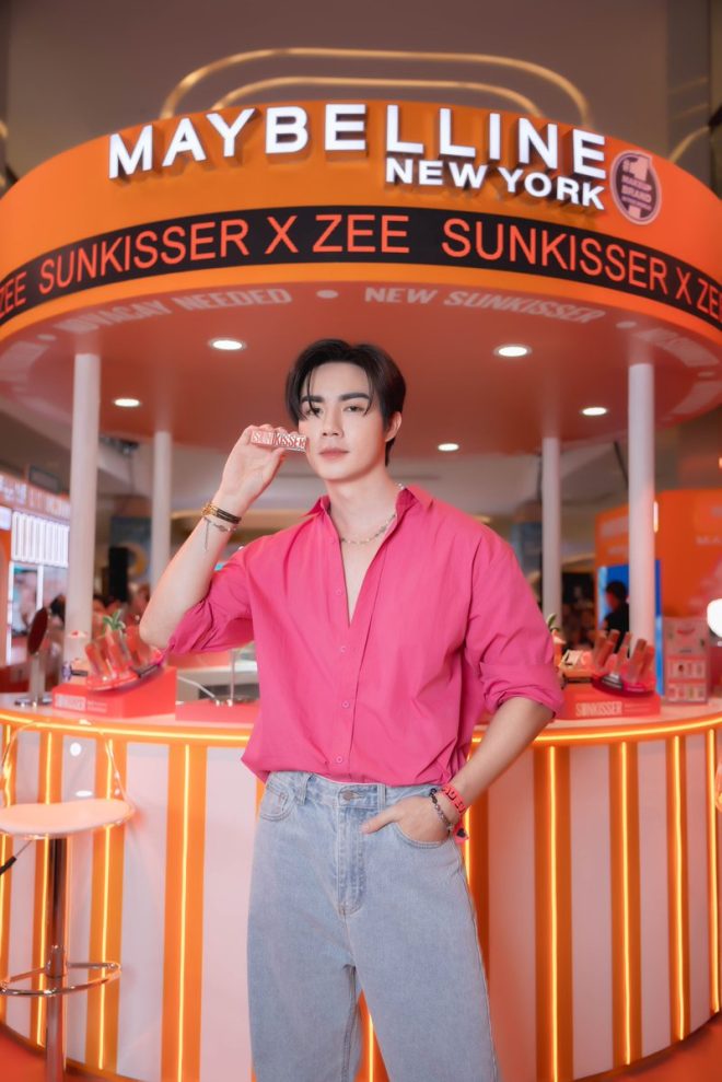 Maybelline's Blush: The Summer Glow Controversy Unveiled! — บลัชออนโกลว์สดใส, เมคอัพหน้าร้อน, ลุคเซ็กซี่ชายทะเล