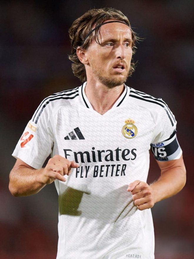 Modrić Shocks Fans: AC Milan Contract Talks Heat Up! — Luka Modrić transfer news, AC Milan contract negotiations, Serie A player signings 2025