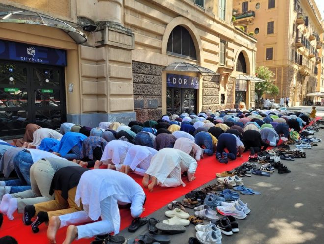 Muslims Pray to Allah in Rome Streets Near Vatican - Can Christians Pray to Jesus in Saudi Arabia? — Muslims in Rome, Vatican controversy, Religious freedom in Saudi Arabia