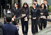 NewJeans Stands Firm: Settlement With ADOR Off the Table! —  NewJeans legal dispute, K-pop group controversy, ADOR settlement news
