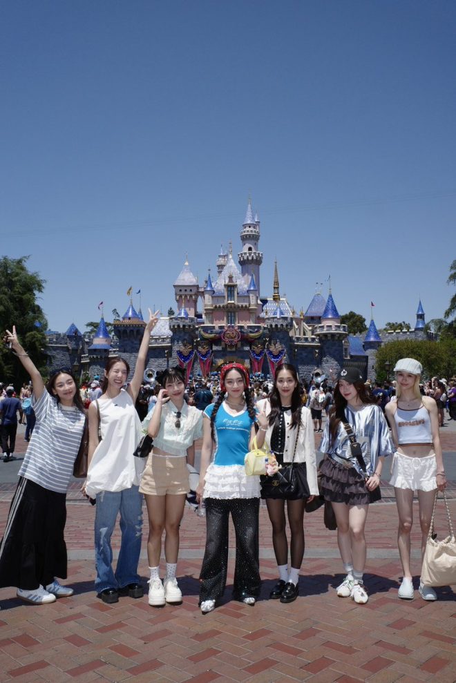 Playtime Alert: 4EVE Sparks Controversy at Disneyland! 

4EVEinLA  
4EVE  
XOXOentertainment   —  Playtime excitement at Disneyland, 4EVE live event 2025, family fun at theme parks