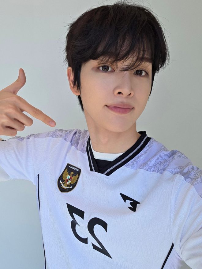 RIIZE's Sungchan shocks fans by donning Timnas jersey in latest scandalous photos! — RIIZE Sungchan, Timnas jersey, soccer fashion trend