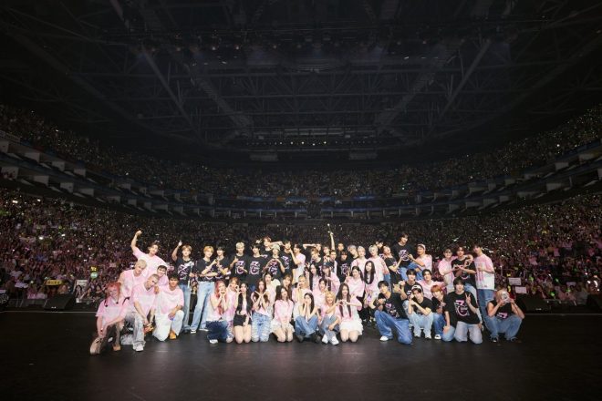 SMTOWN Family Photo Sparks Debate: Who Really Stole the Show? — SMTOWN LIVE 2025, SMTOWN FAMILY PHOTO, SMTOWN 30th Anniversary