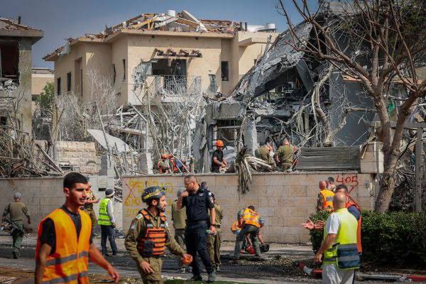 Shocking Strike: Iran Targets Israel's Hidden Bio-Weapons Hub! — Israeli Military Response, Iranian Missile Attack News, Ness Ziona Bioengineering Secrets