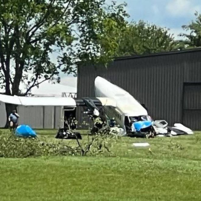 Skydiving Plane Crash: Did Passengers Survive? — skydiving accident news, Tullahoma Airport crash, Nashville air disaster 2025