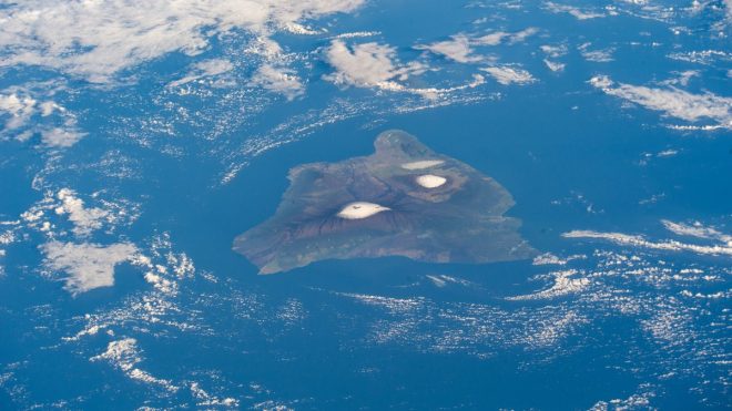 Snowy Volcanoes in Hawaii: Nature's Stunning Paradox! —  stunning Hawaiian volcano views, breathtaking Mauna Kea photography, aerial shots of Big Island landscapes
