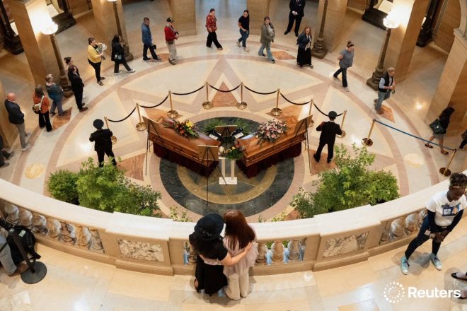 Tragedy Strikes: Top Democrat Shot in Capitol Shooting! — Mourners gather at Minnesota Capitol, St. Paul shooting memorial, Melissa Hortman tribute 2025
